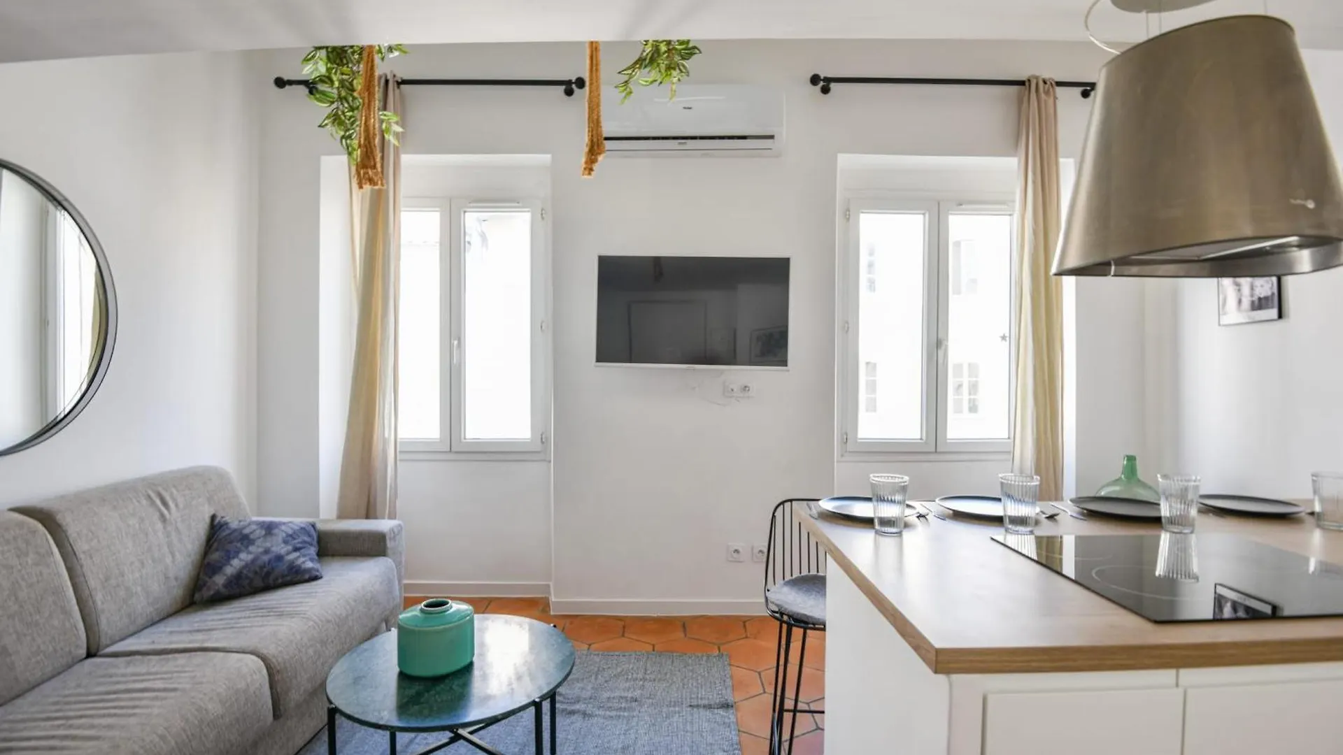 Chez Nais - Appart 1 Ch Avec Clim - St Charles Marsilya
