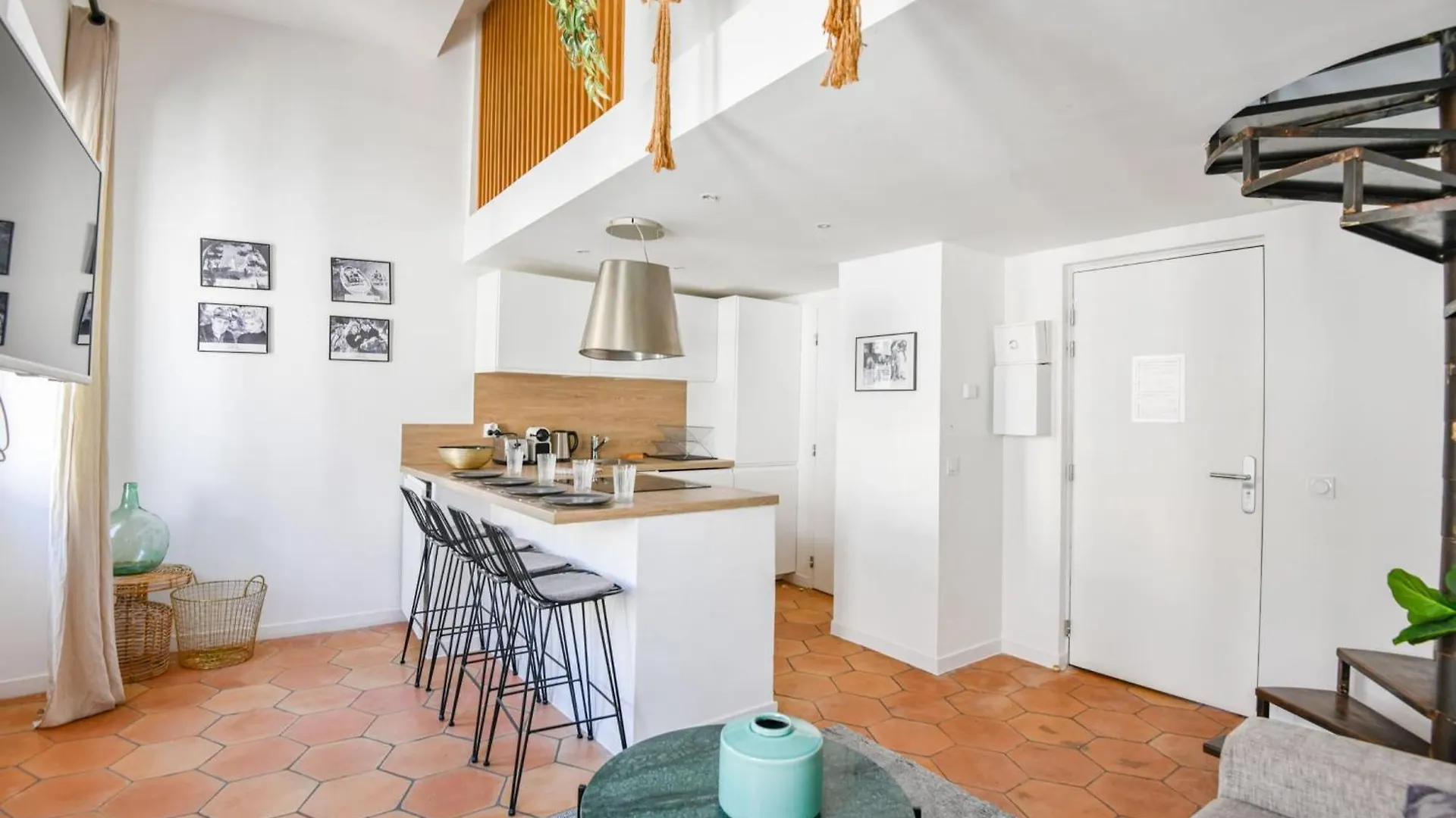 Chez Nais - Appart 1 Ch Avec Clim - St Charles Marselha